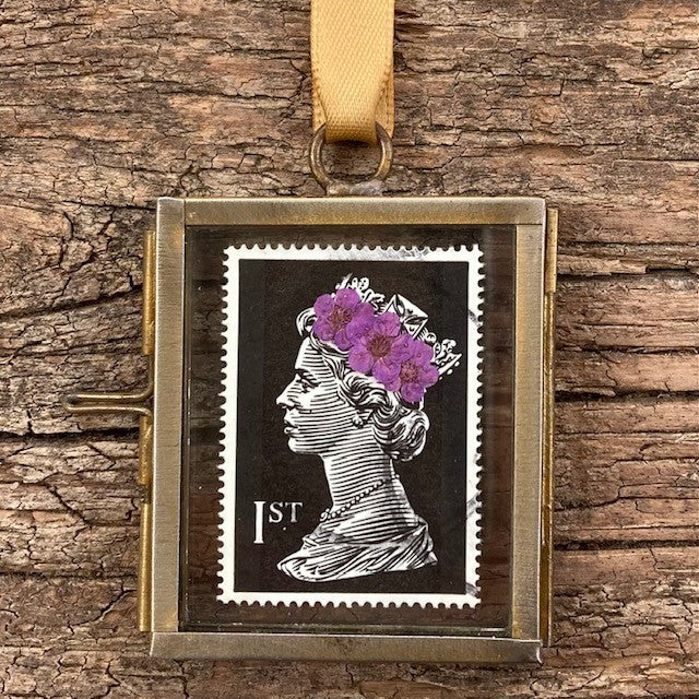 Flower Crown Queen’s Head Postage Stamp (1999)